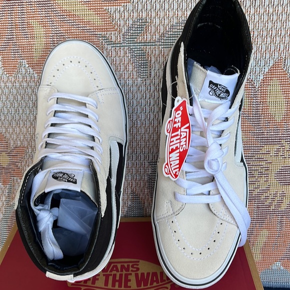 Vans Sk8-Hi Bolt
Antique White/Black
VNOA5JIVZHJ
WMNS sneakers - Picture 13 of 16